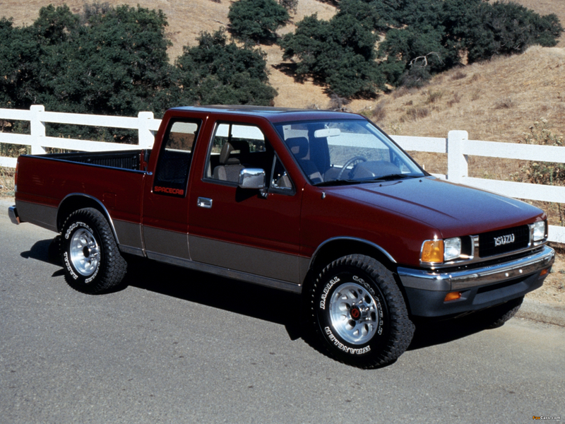 Illustration for article titled Isuzu didn't make an extended cab pickup, they made a SPACECAB!